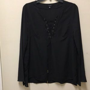 Large Black blouse with “bell” sleeves💛